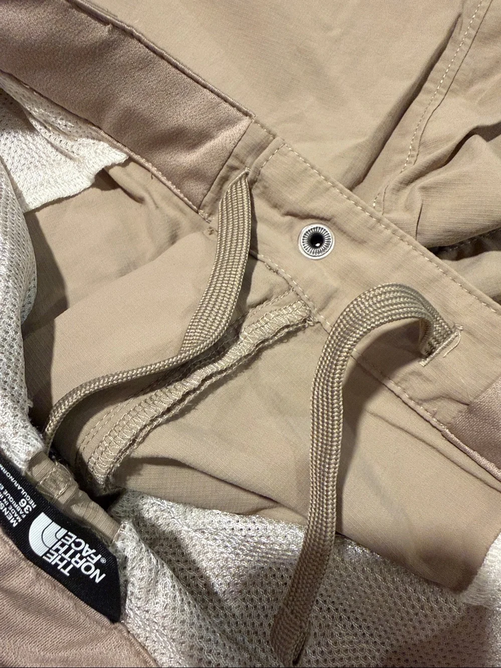 The North Face Men’s Khaki Lightweight Cargo Shorts 36